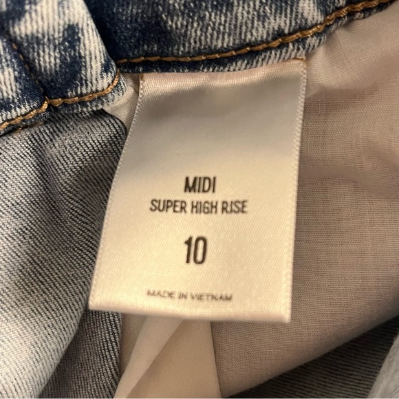 Express Super High Rise Midi Light Acid Wash Shorts - Picture 6 of 6